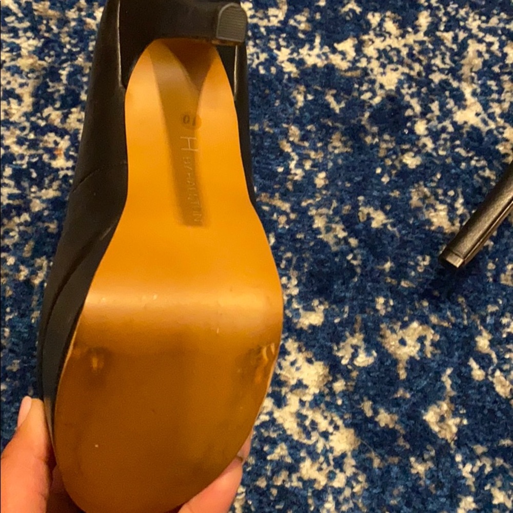 Shoes - Picture 3 of 4